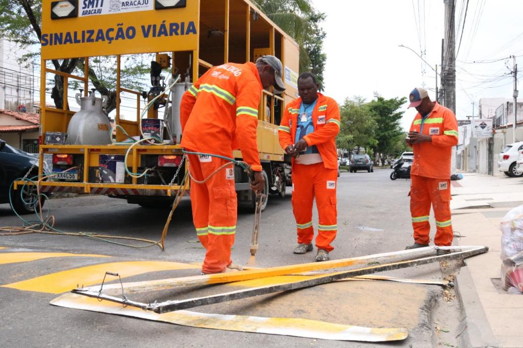 SMTT intensifica revitalização de sinalizações de trânsito em diversas regiões da capital - SMTT Aracaju